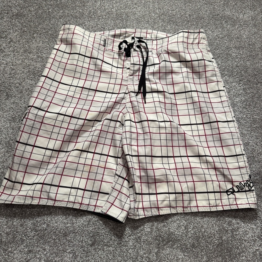 Vintage Quiksilver Board Shorts Mens 33 White Red Plaid Y2K Surf Swim Trunks